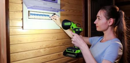 Рабочий аккумуляторный LED-фонарь GREENWORKS G24UL 24V 3503707 (650 Лм) со сменными плафонами аккумуляторный