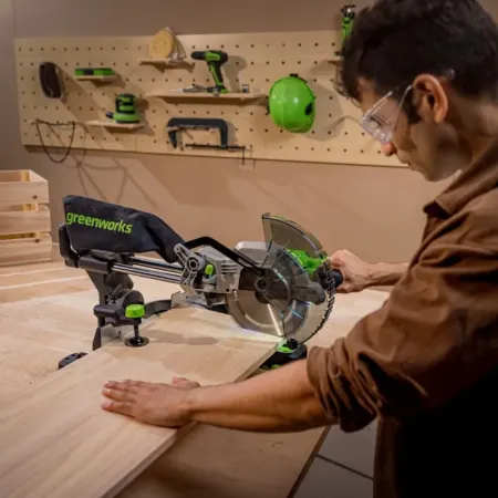 Торцовочная пила GREENWORKS GD24MS216, 24V, бесщеточная, с протяжкой, арт. 1501707, без АКБ и ЗУ (1501707)