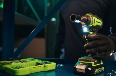 Набор бит, торцевых головок и адаптеров в кейсе Greenworks Арт. 2944207, 40 шт. Набор бит, торцевых головок и адаптеров в кейсе Greenworks Арт. 2944207, 40 шт.