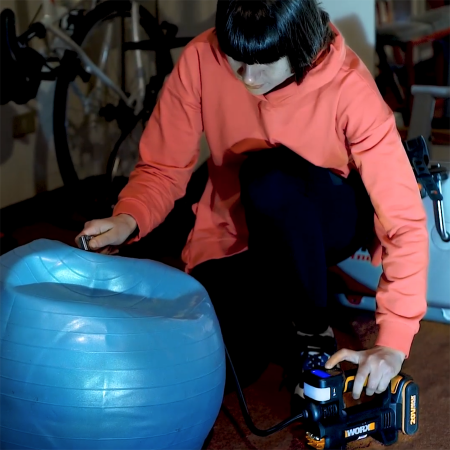 Насос с фонарем для автомобиля WORX WX092.9 аккумуляторный, 20V, 10 бар, Без аккумулятора и зарядного устройства