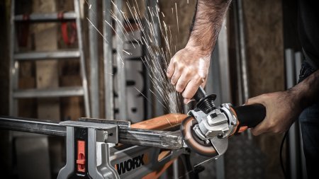 Угловая шлифмашина WORX WX711.1 электрическая 220V, 750Вт, 115мм, в кейсе