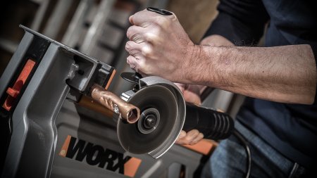 Угловая шлифмашина WORX WX711.1 электрическая 220V, 750Вт, 115мм, в кейсе