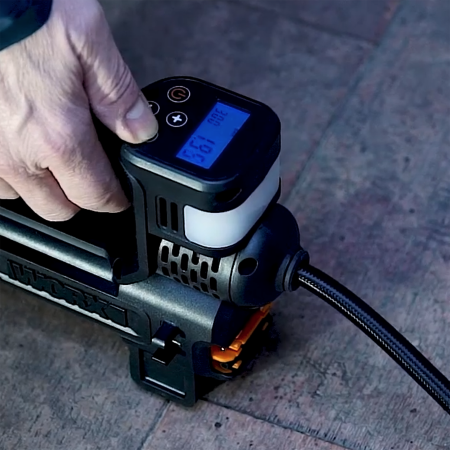 Насос с фонарем для автомобиля WORX WX092.9 аккумуляторный, 20V, 10 бар, Без аккумулятора и зарядного устройства